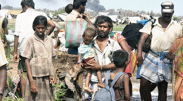 Sri Lankas Menschen sind auf der Flucht vor dem Krieg.   | Foto: dpa
