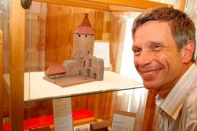 Den  Storchenturm hat Rdiger Straub s... der Friesenheimer Bahnhof kommt noch.  | Foto: Peter Bomans