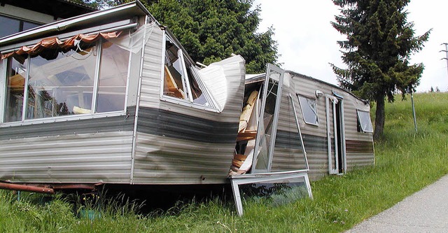 Wahrlich kein Schmuckstck: der demolierte Wohnwagen bei der Murgquelle  | Foto: Wolfgang Adam