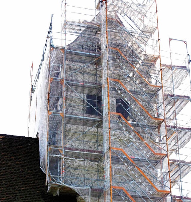 Gerst rund um den Turm: Die Renovieru...k in Sulzburg  sind in  vollem Gang.    | Foto: Gerhard Delvendahl