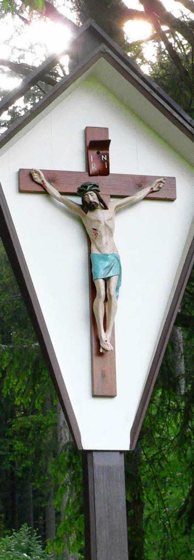 Das restaurierte Kreuz erinnert an den...chollacher  Schreiners namens Bensel.   | Foto: Privat