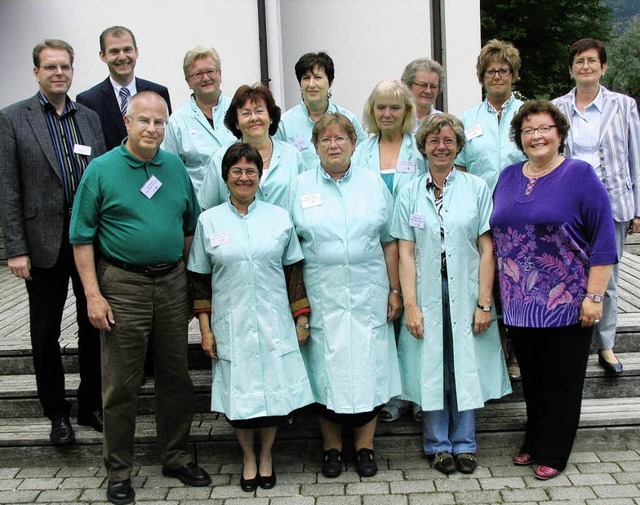 Zehn grne Damen und Herren leisten ih...s und in der Hochrhein-Eggbergklinik.   | Foto: SUSANNE Kanele