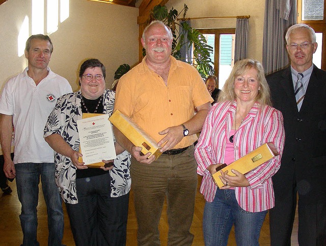 Blutspenderehrung in Merdingen (von li...penden), Brgermeister Eckart Escher    | Foto: mario schneberg