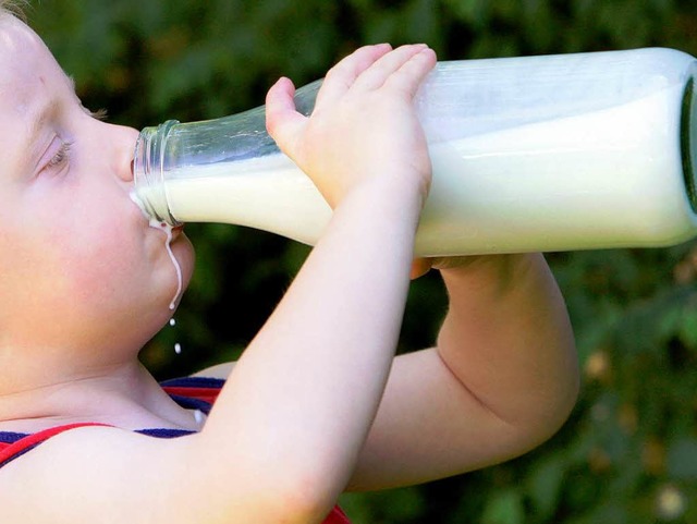 Fr Schulkinder liefert Kuhmilch wichtiges Kalzium.  | Foto: dpa