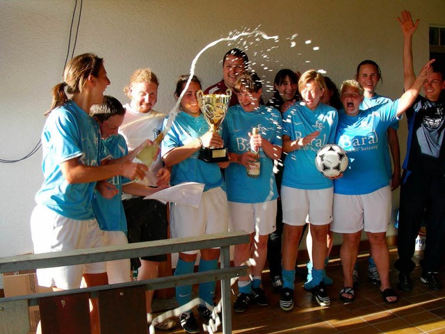 Die Mdels vom FC Denzlingen gewannen das Damen-Turnier.   | Foto: Mario Schneberg