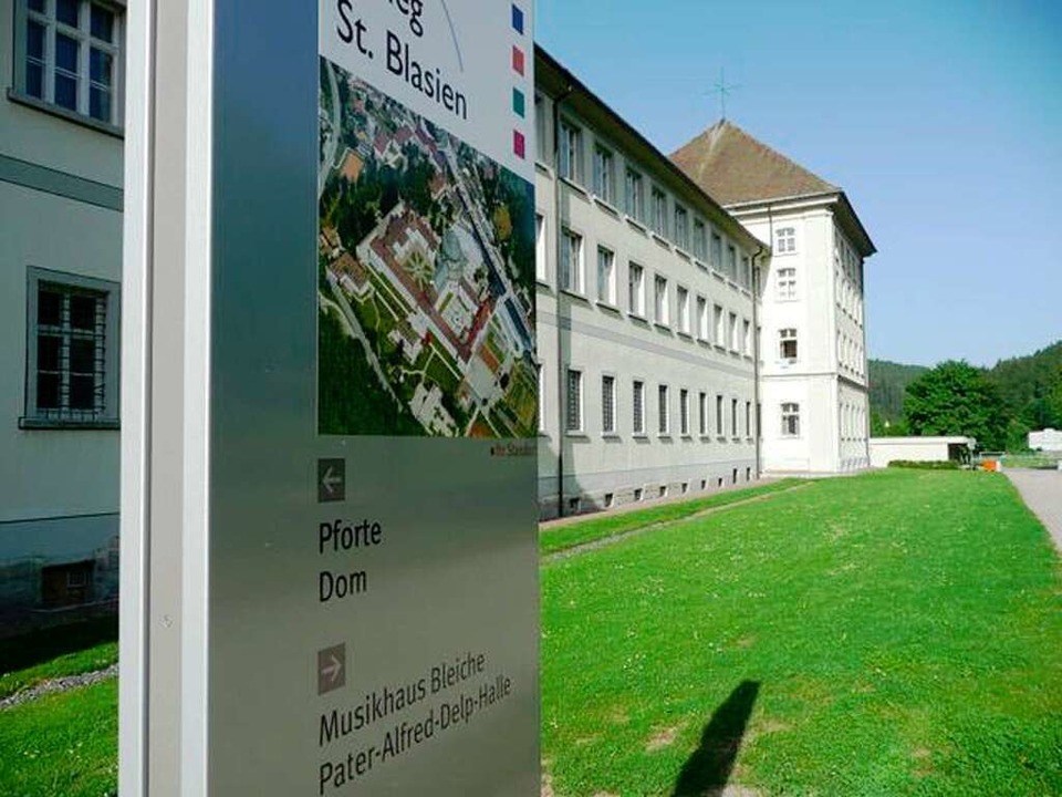 Neue Hinweistafel mit Luftbild des Kollegs.   | Foto: Manuel Kaiser