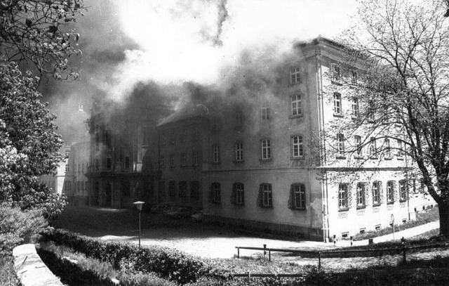 Groe Teile des Kollegs wurden von Flammen zerstrt.  | Foto: BZ-Archiv