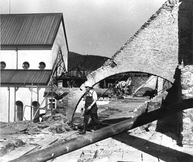 Am 20. Oktober 1977 sind die Wiederaufbauarbeiten nach dem Brand beendet.  | Foto: BZ-Archiv