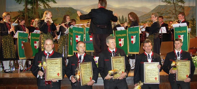 Wurden zu Ehrenmitgliedern der Trachte...e und Matthias Schneider (von links).   | Foto: Ulrike Jger
