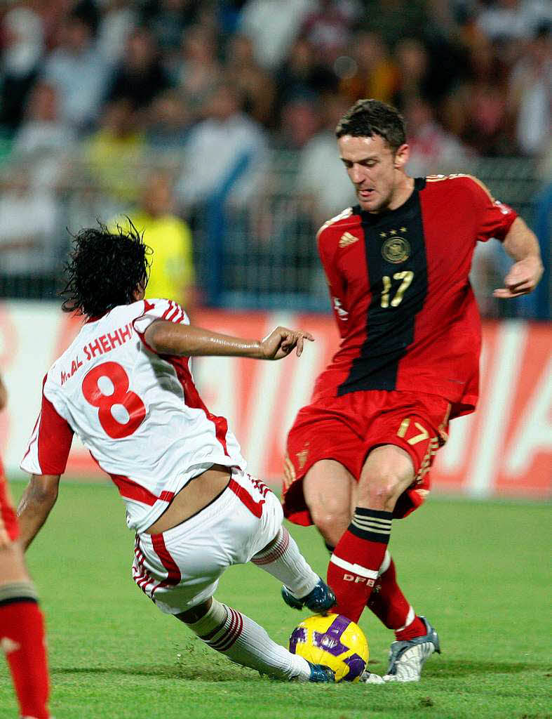 Christian Gentner vom Meister VfL Wolfsburg (rechts) spielte gegen die Emirate zum ersten Mal für Deutschland. Christian Gentner vom Meister VfL Wolfsburg (rechts) spielte gegen die Emirate zum ersten Mal für Deutschland.