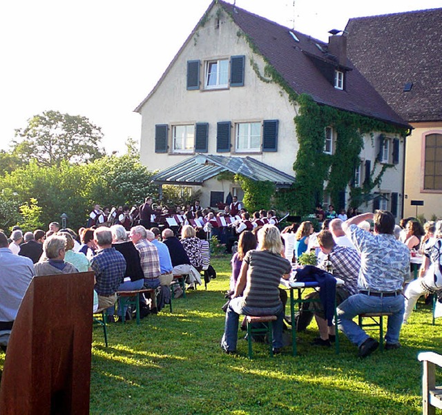 Bei herrlichem Frhlingswetter genossen rund 200 Besucher das Serenadenkonzert.   | Foto: Ilona Spth