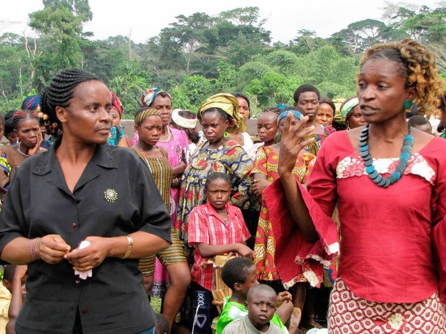 Emmerence Bokoe (rechts) und Veronica ...#8220; in Kamerun eine wichtige Rolle.  | Foto: privat