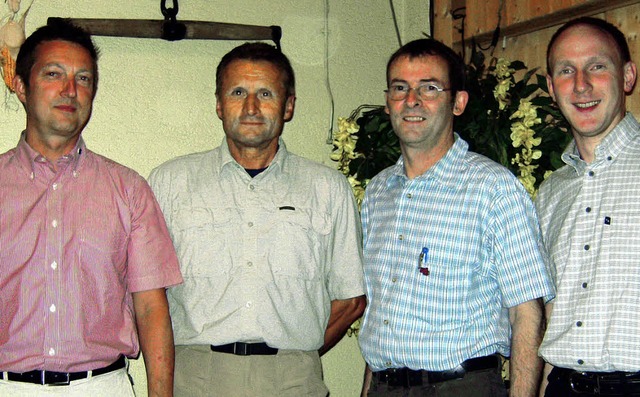 Geschftsfhrer Henry Adler (von links...n dessen Nachfolger   Alexander Loyal   | Foto: MARTIN EHRET