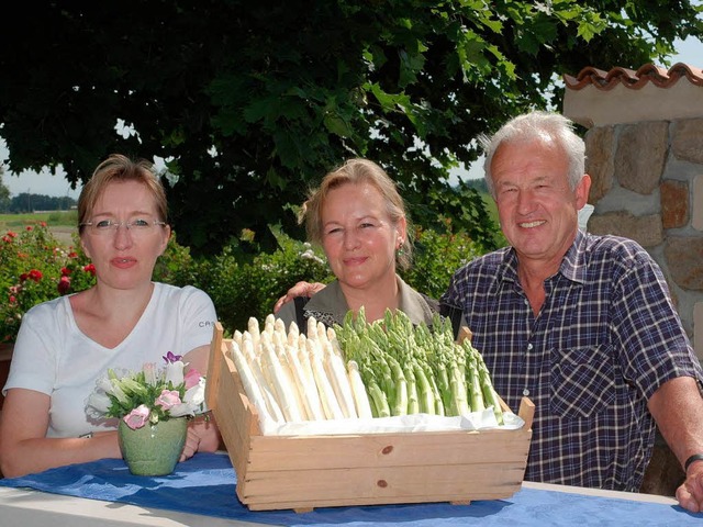 Astrid Siemes-Knoblich (links) organsi...e gehren zu den 30 Marktbeschickern.   | Foto: Anlicker