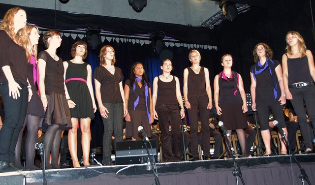 Ladies in Black: die elf A-cappella-S...des  Bad Sckinger Scheffelgymnasiums   | Foto: Jrn Kerckhoff