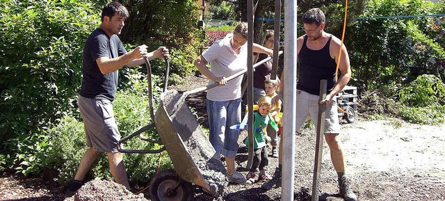 Vollen Einsatz leistete die Spielplatz...am Sandkasten standen im Vordergrund.   | Foto: Privat