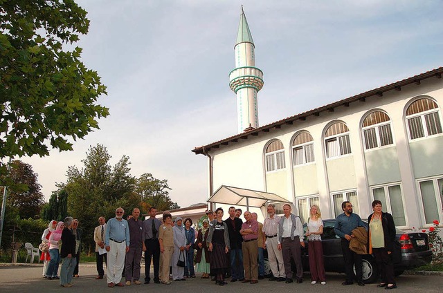 In und bei der Alperenler-Moschee find...ste traditionelle Familienfeier statt.  | Foto: Vollmar