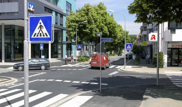 Kreuzung Tumringer-/Luisen-/Krnerstra...abgebaut, jetzt gilt rechts vor links.  | Foto: Trenz