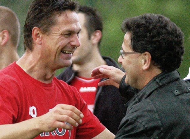 Trainer Steffen Schlegel (links) und d...de Dieter Bhler beglckwnschen sich.  | Foto: Claus Zimmermann