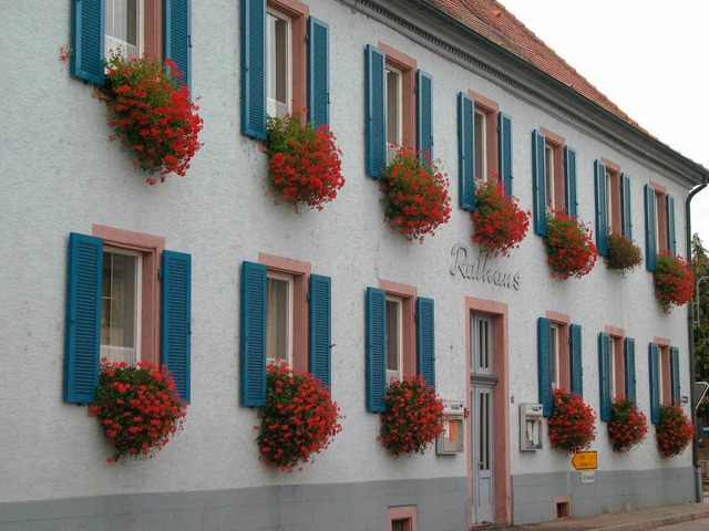 Sechs Rte schickt die Freie Whlergru...chheimer Rathaus, zwei die Neue Liste.  | Foto: Roland Vitt