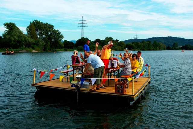 Im Gifizsee in Offenburg kann man auch...8211; und natrlich bedenkenlos baden.  | Foto: hr