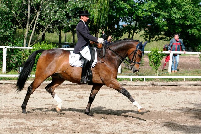 Myriam Anhalt (Kirchzarten), hier auf ...h zwei Dressurprfungen der Klasse M.   | Foto: Birkenhofer