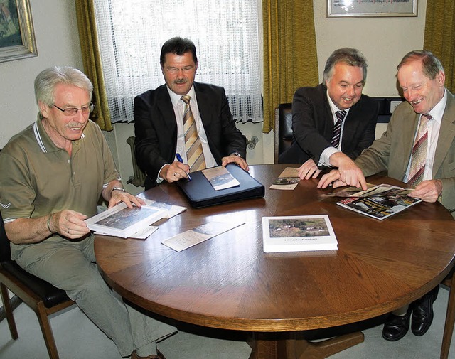 1250 Jahre Heimbach PresseterminAm run...r Schulz, Brgermeister Hermann Jger.  | Foto: Aribert Rssel