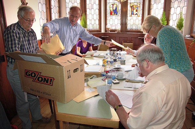 Viel Arbeit hinter sich haben Wahlhelf...sschsse (Foto: Ausschuss in Elzach).   | Foto: Bernd Fackler