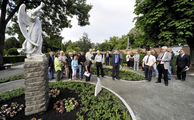 Ein neues Modell der Grabpflege wurde ...rn auf dem Hauptfriedhof vorgestellt.   | Foto: Thomas Kunz