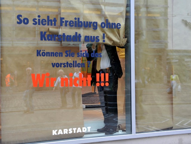 Protest der Freiburger Karstadt-Mitarb... Insolvenz von Mutterkonzern Arcandor.  | Foto: dpa