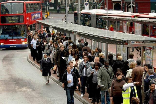 Londoner Pendler chzen unter U-Bahn-Streik