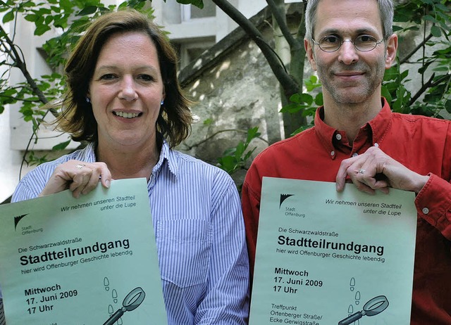 Anne Verstraten und Tilman Berger werb...Stadtteilrundgang durch die Oststadt.   | Foto: Siefke