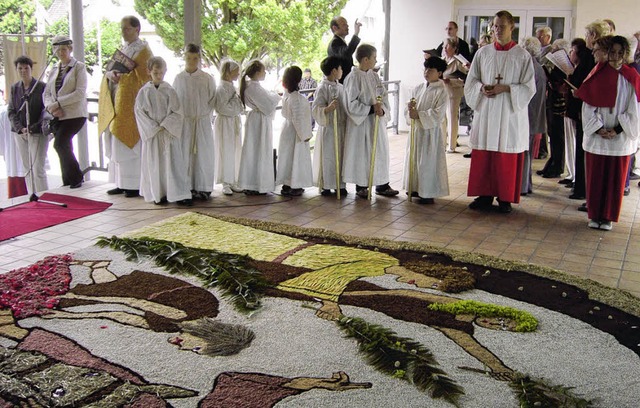 Viel bewundert war der Teppich, den  H...; er zeigt Jesus Einzug in Jerusalem.   | Foto: Schllhorn