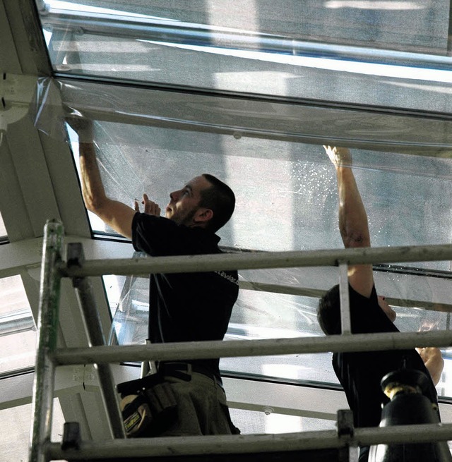 Die Glasflchen im Innenhof des Rathau... um die Wrmestrahlung zu reduzieren.   | Foto: privat