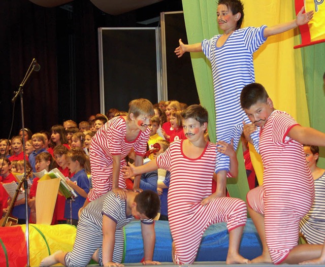 Impressionen des Zirkus &quot;Picco Be... der Talschule in der Stadthalle Wehr.  | Foto: Jrn Kerckhoff