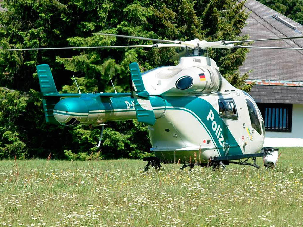 Mit dem Polizeihubschrauber wurden die ausgerissenen Rinder aus dem Brental gesucht.