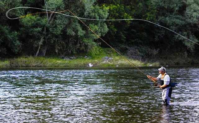 So sieht es aus, wenn die Fliegenfisch...rbeiten mit einer gewhnlichen Angel.   | Foto: bz