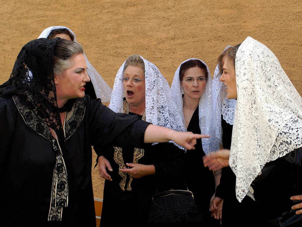 Jente und Golde streiten sich bei Zeitels Hochzeit. Jente und Golde streiten sich bei Zeitels Hochzeit.