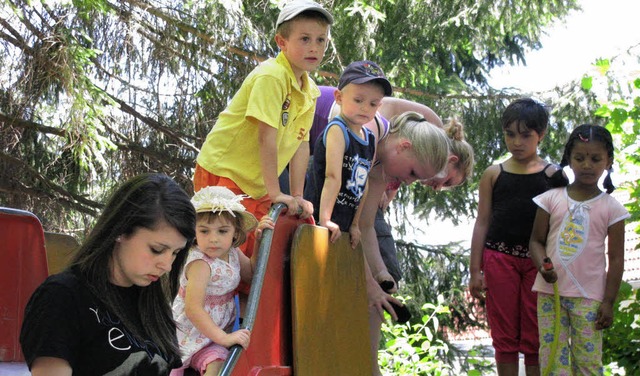 Die Kinder der Tagessttte St. Vinzent...men ihre neue Auenanlage in Besitz.    | Foto: gottstein