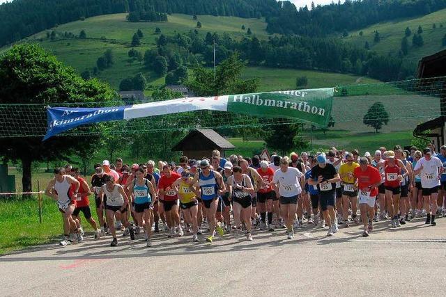 Albtäler Halbmarathon: Spannende Läufe und viele Zuschauer