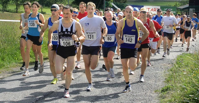 Kurz nach dem Start  lief der Eisenbac...athon als Zweiter in  St. Blasien ein.  | Foto: junkel