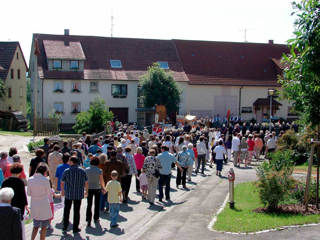 Sakramentsprozession durch das Unterdorf.