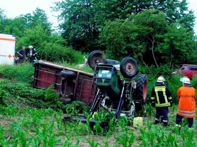 Der Fahrer des Traktors wurde schwer, aber nicht lebensgefhrlich verletzt.  | Foto: Wolfgang Knstle
