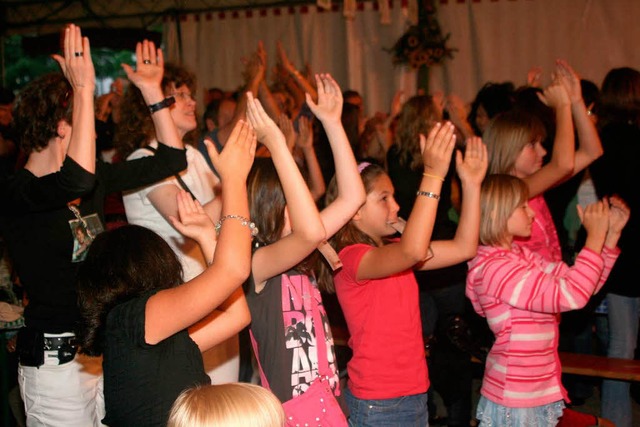 Begeisterte Fans beim zehnjhrigen Bhnenjubilum von Nicole Blum.  | Foto: Gerda Oswald