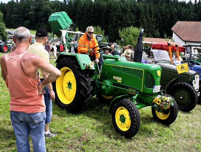 Das interessierte vor allem die Mnner: die Oldtimer-Parade  | Foto: Heiner Fabry