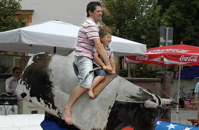 <Bildtext>Bullriding machte Gro und Klein viel Spa</Bildtext>.  | Foto: Jrgen Schweizer