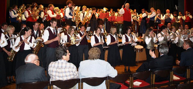 <Bildtext>Die vier  Musikvereine verei...  Friedenweiler/Rudenberg  </Bildtext>  | Foto: marion pfordt