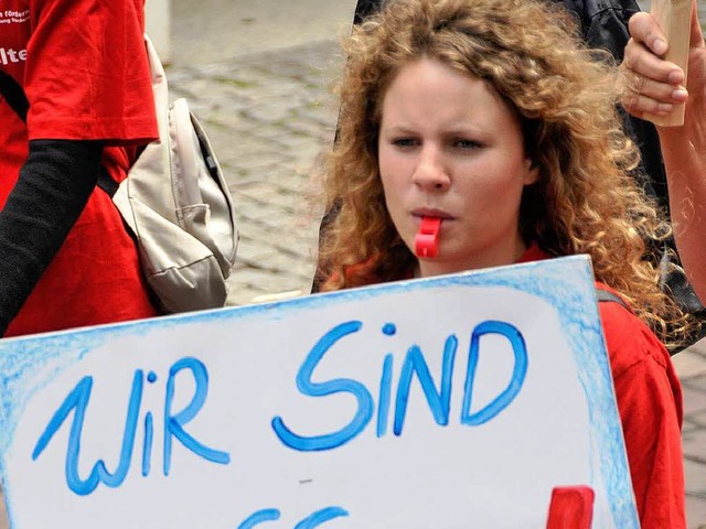 Kita-Mitarbeiter demonstrierten in Freiburgs Innenstadt.  | Foto: Ingo Schneider