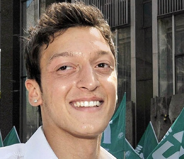 Viele Chancen, keine Tore: der Bremer Mesut zil    | Foto: dpa