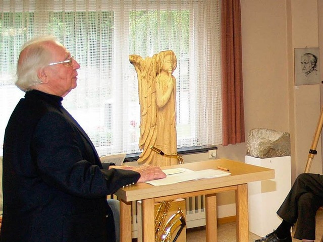 Die Vernissage Pater Donatus in Heimbach zeigt ganz unterschiedliche Werke.  | Foto: Aribert Rssel